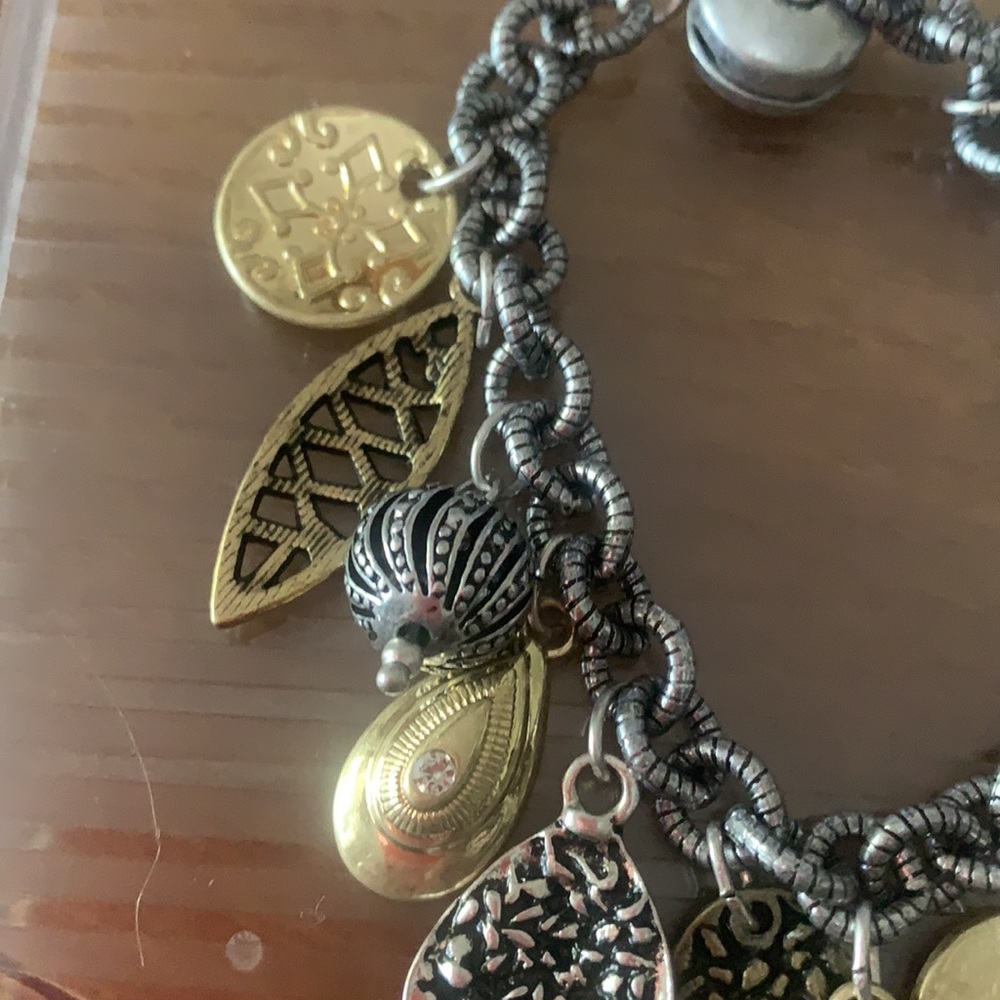Cute costume jewelry charm bracelet - Picture 3 of 6